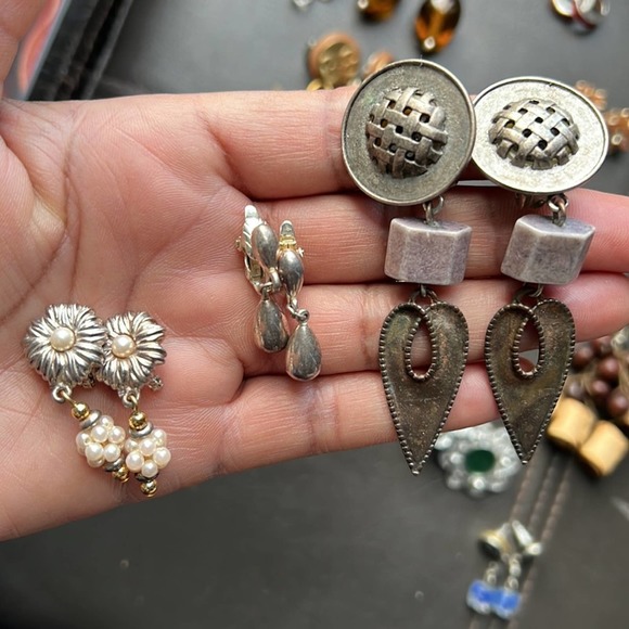 Earrings Lot | Clip Ons and Pierced Earrings Crafting Vintage - Picture 7 of 7
